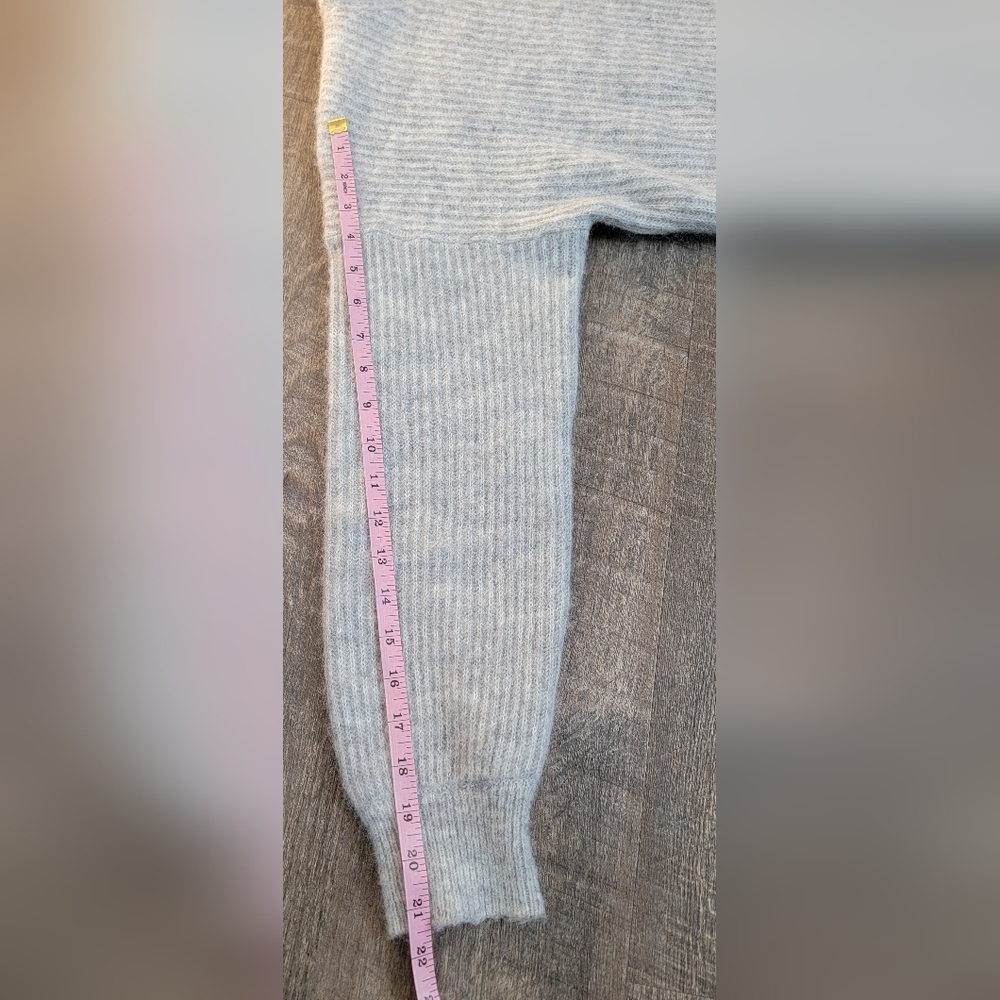 Banana Republic Heritage Wedge Crew Sweater Womens LP Gray Wool Alpaca Blend Rib - Picture 10 of 12